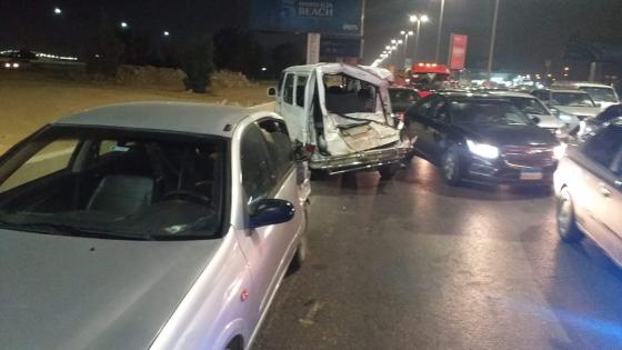 اصابة 6 أشخاص أثر تصادم سيارتين فى الشيخ زايد