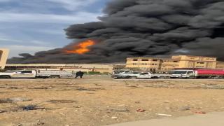 7 سيارات إطفاء تكافح حريق مصنع العاشر من رمضان