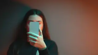 عصابة نسائية توقع الشباب في فخ الإغراء.. الكاميرا سجلت صورك الفاضحة