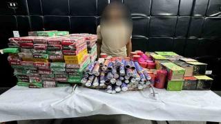 ضبط 6 أشخاص وسيدة بحوزتهم مليوني قطعة ألعاب نارية قبل ترويجها خلال العيد | صور