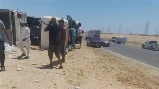 مصرع 3 أشخاص وإصابة 12 آخرين في تصادم مروع بين نقل وملاكي وميكروباص بالسويس