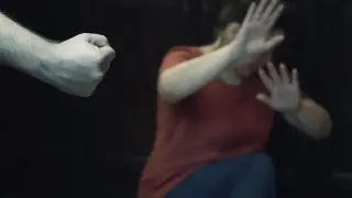 في نهار رمضان: مدمن يعتدي يوميا علي شقيقته بالضرب المبرح