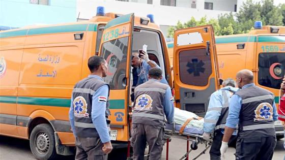 10 مصابين في انقلاب ميكروباص على الطريق الصحراوي الغربي بقنا