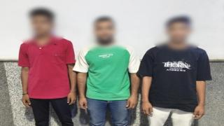 رشق قطار بالحجارة في أسيوط.. “مزاح” ينتهي في قسم الشرطة!