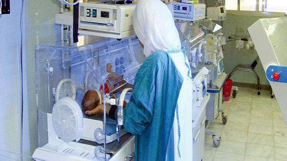 بمادة كاوية.. إصابة طفلة بحروق داخل حضانة بمركز طبي