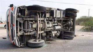 مأساة في البحيرة.. مصرع شخص وإصابة 8 في انقلاب سيارة أثناء عودتهم من حفل زفاف