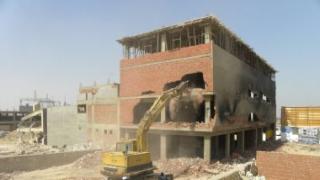 محافظ الجيزة يكرر: الاعتداء علي املاك الدولة خط احمر ويزيل 11 برج مخالف بالهرم وبولاق الدكرور والعمرانية