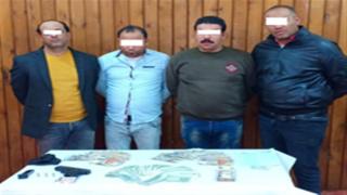ضبط 5 أشخاص كونوا تشكيلاً عصابياً تخصص في النصب على المواطنين بالأزبكية