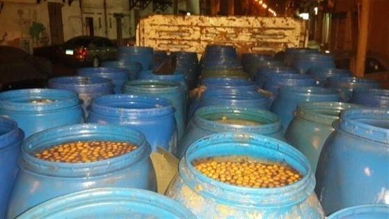 حملات تموينية بسوهاج تضبط 6 أطنان مخللات فاسدة.. و10 آلاف عبوة عصير مغشوش