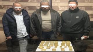القبض علي شخصين بحوزتهما 22 سبيكة ذهب تم استخراجها من جبال أسوان