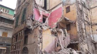 إصابة 3 أشخاص فى انهيار عقار قديم في بنها