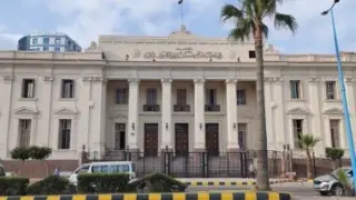 حبس عاطل سنة بعد اعتداء بمادة كاوية على جاره بالإسكندرية