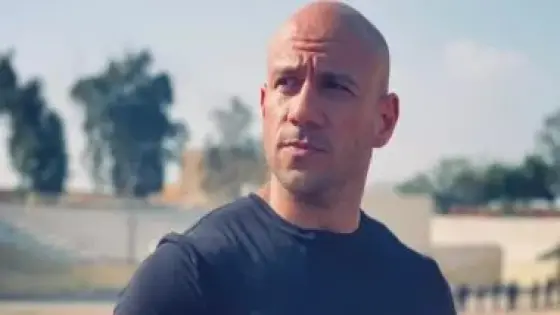 أحمد مكي يحرر محضرًا ضد مديرة أعماله لرفض تسليم كشف حسابه المالي