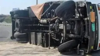 حادث مروع بقنا يُسفر عن وفاة شخص وإصابة اثنين على الطريق الصحراوي