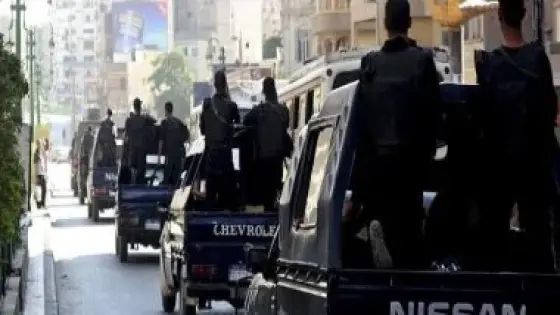 بعد فيديو متداول.. الداخلية تضبط ترسانة أسلحة ومخدرات داخل مقابر حلوان وسقوط 31 متهمًا