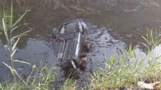 انقلاب سيارة ربع نقل في ترعة المريوطية بالبدرشين