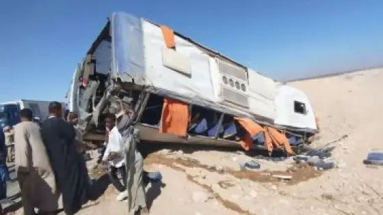 تصادم قطار وأتوبيس بالهوارية بالإسكندرية دون تعطيل المرور