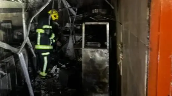 إخماد حريق محل حلويات بالسلام بعد امتداده لمحل مجاور وشقة تستخدم كوافير