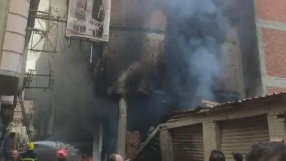 حريق ضخم بدمياط يوقع قتلى ومصابين بين المدنيين ورجال الإطفاء