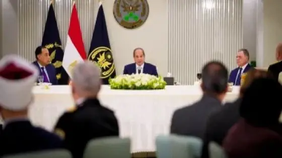 خلاف مروري يقود سائق تاكسي لاصطدام بدراجتين ناريتين في طنطا