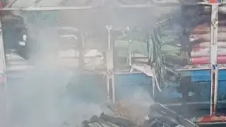 السيطرة على حريق سيارة نقل داخل شركة شحن بطريق كرداسة دون إصابات