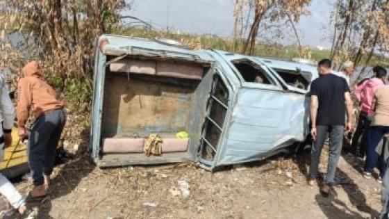 إصابة شخصين في انقلاب سيارة بطريق أخميم الصحراوي