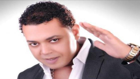 القبض على المطرب محمود الحسيني لاعتدائه على زوجته أمام المحكمة بالجيزة