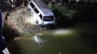 مصرع وإصابة 11 شخصا في انقلاب سيارة داخل ترعة بسوهاج