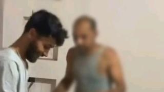 البلوجر علاء الساحر.. الداخلية تكشف ملابسات فيديو صانع محتوى يعذب شخصًا بالسويس وضبط المتهمين