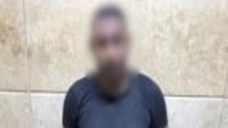 سقوط شخص يحاول توزيع كروت دعائية انتخابية بالأقصر