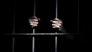 تجديد حبس عاطل لاتهامه اقتحام منزل سيدة ومحاولة هتك عرضها بالمحلة