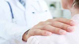 إحالة طبيب هتك عرض فتاة داخل عيادته بالتجمع الأول للجنايات