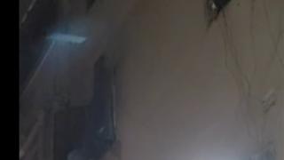 سيدة تلقي بصغارها من الطابق الثالث بالمطرية.. والأمن يفحص الواقعة