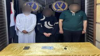 لشكهم في سرقتها جهاز إلكتروني.. ضبط 3 أشخاص لـ احتجاز سيدة وإكراهها على توقيع إيصالات أمانة