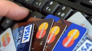 النيابة تحقق مع 8 متهمين بالاستيلاء على بيانات بطاقات الدفع الإلكتروني