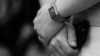 التحقيق مع معلم عربي بتهمة التحرش بتلميذة إعدادي عبر واتساب في المطرية