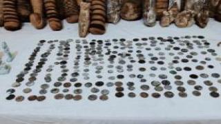 ضبط 360 قطعة ومومياوات أثرية بحوزة شخصين في المنيا