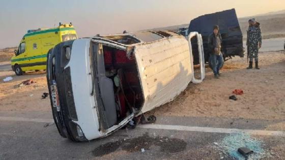 إصابة 12 شخصًا في حادث انقلاب ميكروباص على طريق الفيوم الصحراوي