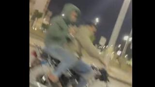 إتلاف سيارة مواطن بعد فشل محاولة سرقة هاتفه في الأميرية