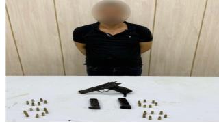 “سبق اتهامه في 20 قضية”.. سقوط هارب من المؤبد بحوزته سلاح ناري في المعصرة