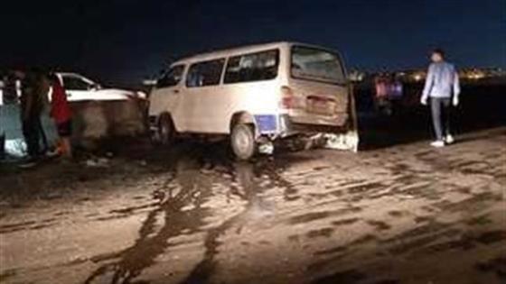 إصابة 15شخصا في تصادم ميكروباص ونقل على طريق سفاجا – قنا