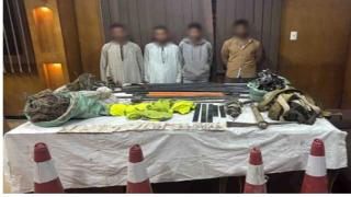 الشرطة تكشف عصابة تنتحل صفة عمال وتسرق كابلات الإنترنت بسوهاج