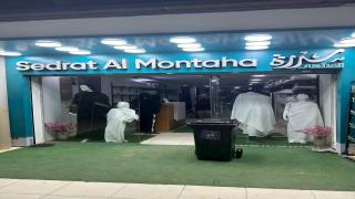 استجابة لشكاوى الأهالي.. رئيس حي الهرم يشرف على رفع المخلفات وتوفير صناديق القمامة أمام المحلات بالهضبة