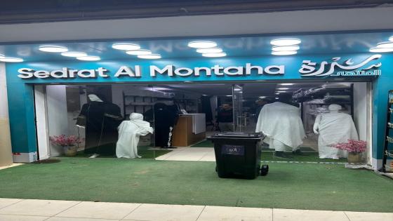 استجابة لشكاوى الأهالي.. رئيس حي الهرم يشرف على رفع المخلفات وتوفير صناديق القمامة أمام المحلات بالهضبة