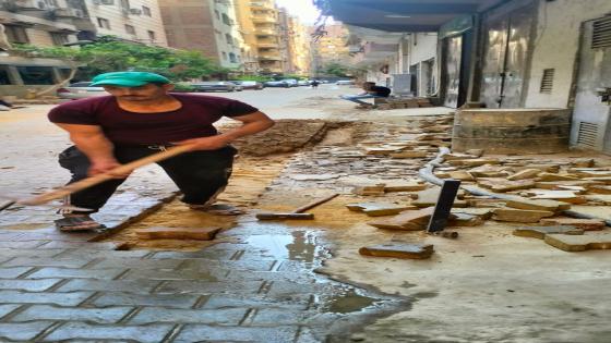 رئيس حي الهرم يتابع تغطية كابل كهرباء بالمريوطية لتعزيز السلامة العامة