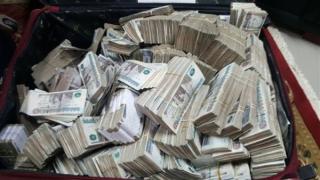 ضبط شبكتين لتمويل أنشطة إجرامية عبر غسل الأموال وتجارة المخدرات