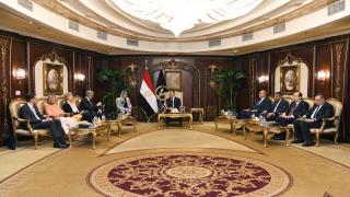 وزير الداخلية يبحث مع مفوض الهجرة بالاتحاد الأوروبى سبل تعزيز التعاون المشترك