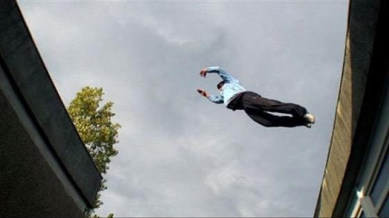 إصابة شخص بعد سقوطه من الطابق الرابع داخل أكاديمية الفنون بالعمرانية