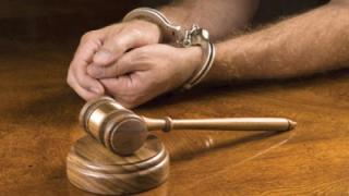 انتحلوا صفة عمال صيانة.. قرار عاجل من النيابة بشأن عصابة سرق منازل المواطنين بالمقطم