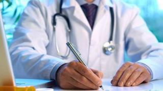 ضبط مسجل جنائي انتحل صفة طبيب لإجراء عمليات جراحية بالدقى